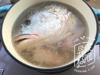 萝卜白菜鱼头汤的做法步骤7