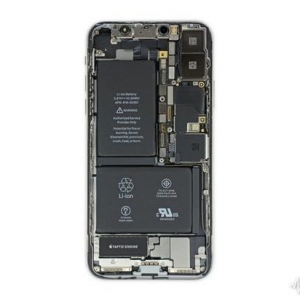 iPhone X被大卸八块 背板比屏幕更金贵