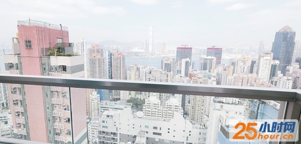 豪宅位于高层，可远眺维港风景