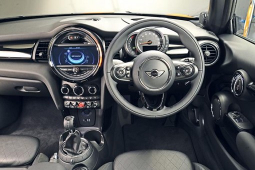 mini-hatchback-2014-interior.jpg