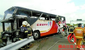 台湾游览车起火26人罹难,都是逃生门惹的祸?