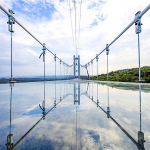 广佛首座玻璃桥落户佛山盈香生态园，十一正式开放