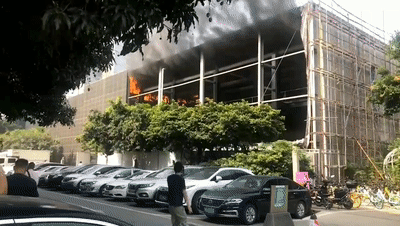 佛山一著名产业园建筑起火燃烧，竟是它引起？